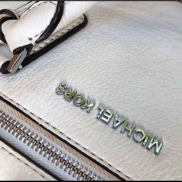 Attractive White Michael Kors Tote - Picture 8 of 10